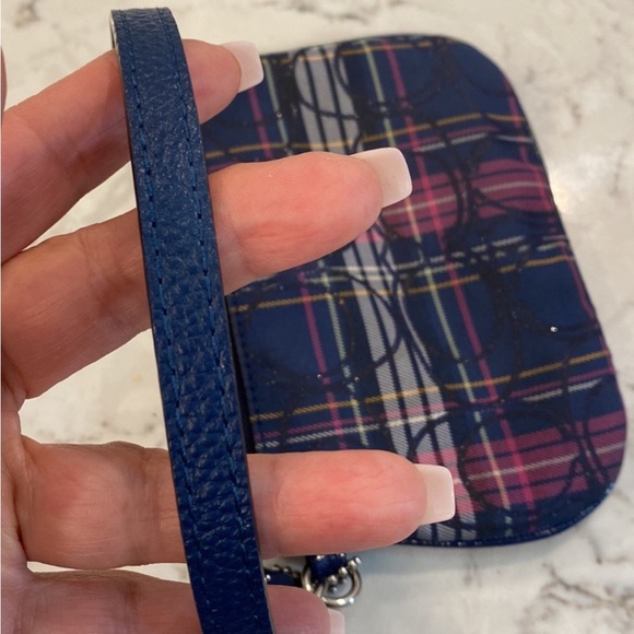 🚨‼️LOW START‼️COACH POPPY EUC  Blue &Pink Wristlet Clutch. CLEAN/NO CALLOUTS✨ - Picture 9 of 14